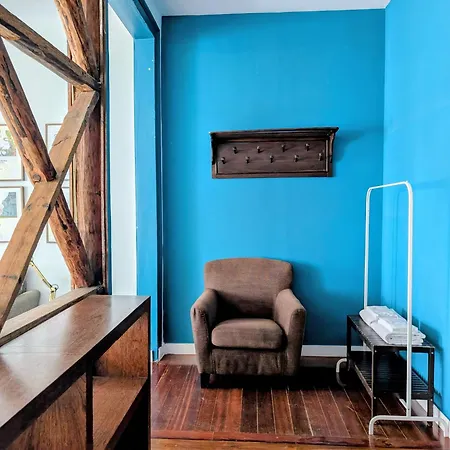 Lost :: Cais House 3*