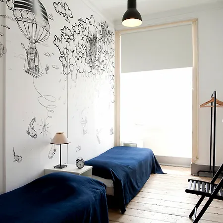 Lost :: Cais House 3*